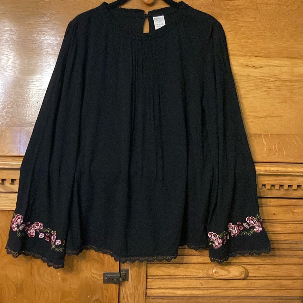 Time and Tru Womens Black Embroidered‎ Bell Sleeve Boho Blouse Size M 8-10